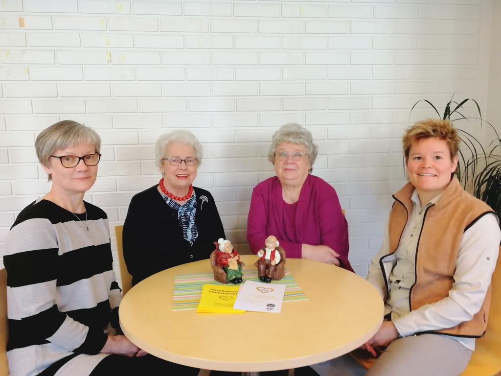 Satakunnan Vanhustuki ry Irma Roininen Puheenjohtaja p. 044-0263546 sp.irmaroininen@gmail.com Ritva Kangassalo Toiminnanjohtaja p. 050-4386999 ritva.m.kangassalo@gmail.