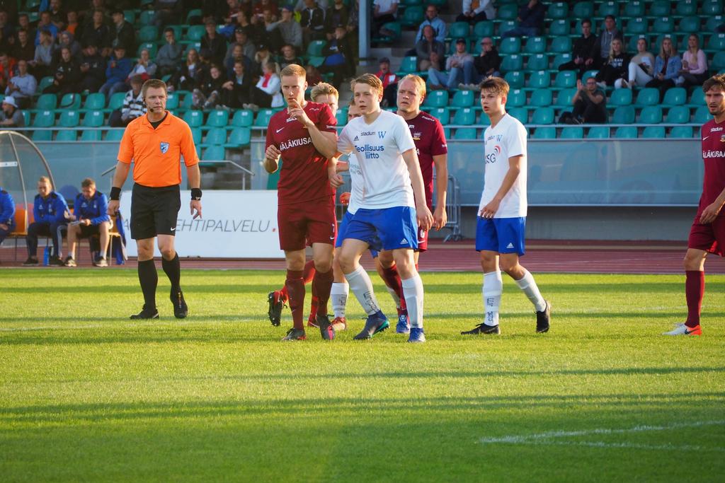 Mikko Mannista löytyi joka kenttäpuolella, välissä hyökkäyksen keskuudessa, välissä toppareiden takana.