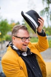 Isä laski verkkoja ja minä sousin ja huopasin, välillä hyvinkin taidokkaasti ja välillä sitten vähän sinne päin.