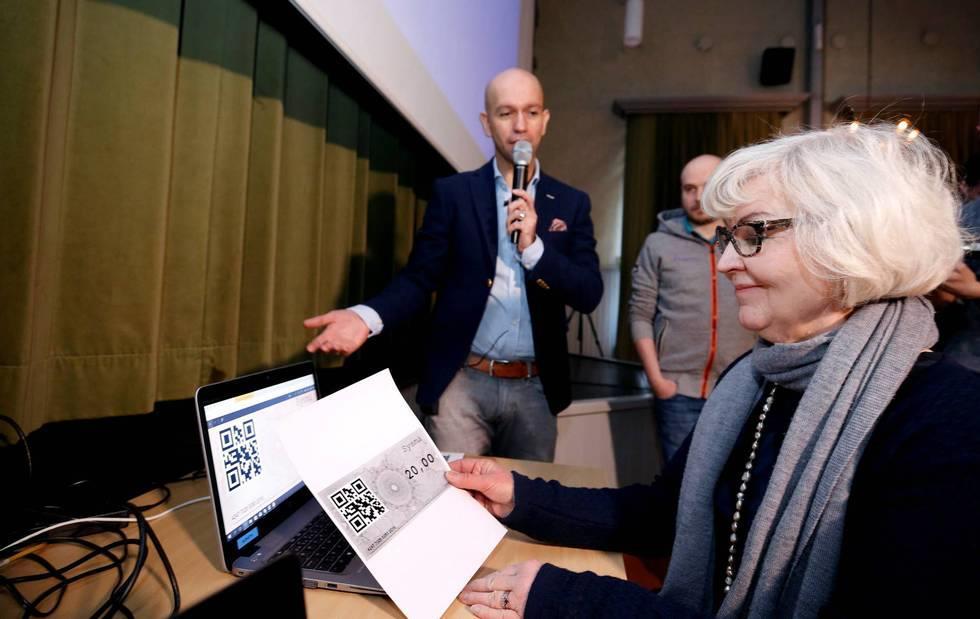 Laillisuusselvitykset hankkeen aikana Useat tahot väittivät hankkeen alkaessa ja sen aikana, että paikallisvaluutta olisi laiton ja Suomen ainoa virallinen valuutta on euro.