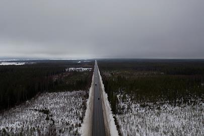 Valtatie 8:lla kulkee menestyvä Suomi Valtatie 8 yhdistää länsirannikon maakunnat, kaupungit, satamat ja lentokentät.