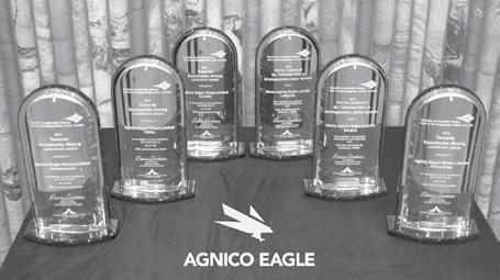 Agnico Eaglen Nunavutin henkilöstöosaston tiimi sai kansallista tunnustusta ja voitti arvostetun Maxsys Staffing and Consulting Award -palkinnon tehokkaasta rekrytointistrategiasta vuosittaisessa
