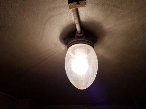 Uusien valaisinten myötä myös energiatehokkuus paranee. Huoneistojen valaisimet, myös kiinteät, ovat osakkaiden omalla vastuulla.