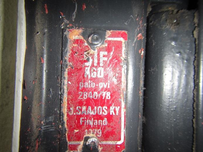 Mikäli korjaustöissä tulee vastaan alkuperäisellä tyylillä eristettyjä vesiputkien mutkia, niin tulee purkutyöt suorittaa asbestipurkuna.