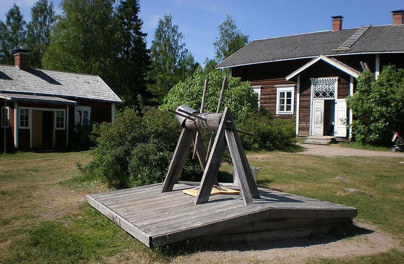 kotiopettajana vuosina 1825-1826. Runebergin Lähde on suosittu kohde turisteille. Ruovedellä toimii kirjakauppa, jota sama suku on pitänyt 116 vuotta!