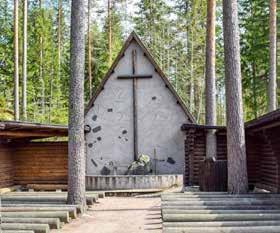 Sunnuntai 11.8. 8.00 Aamupala majoittuneille 10.00 Ristikiven kirkko, hartaus 11.30 Juhlalounas (runsas) noutopöydästä 12.30 Yhteiskuva 13.00 Sukukokous 14.