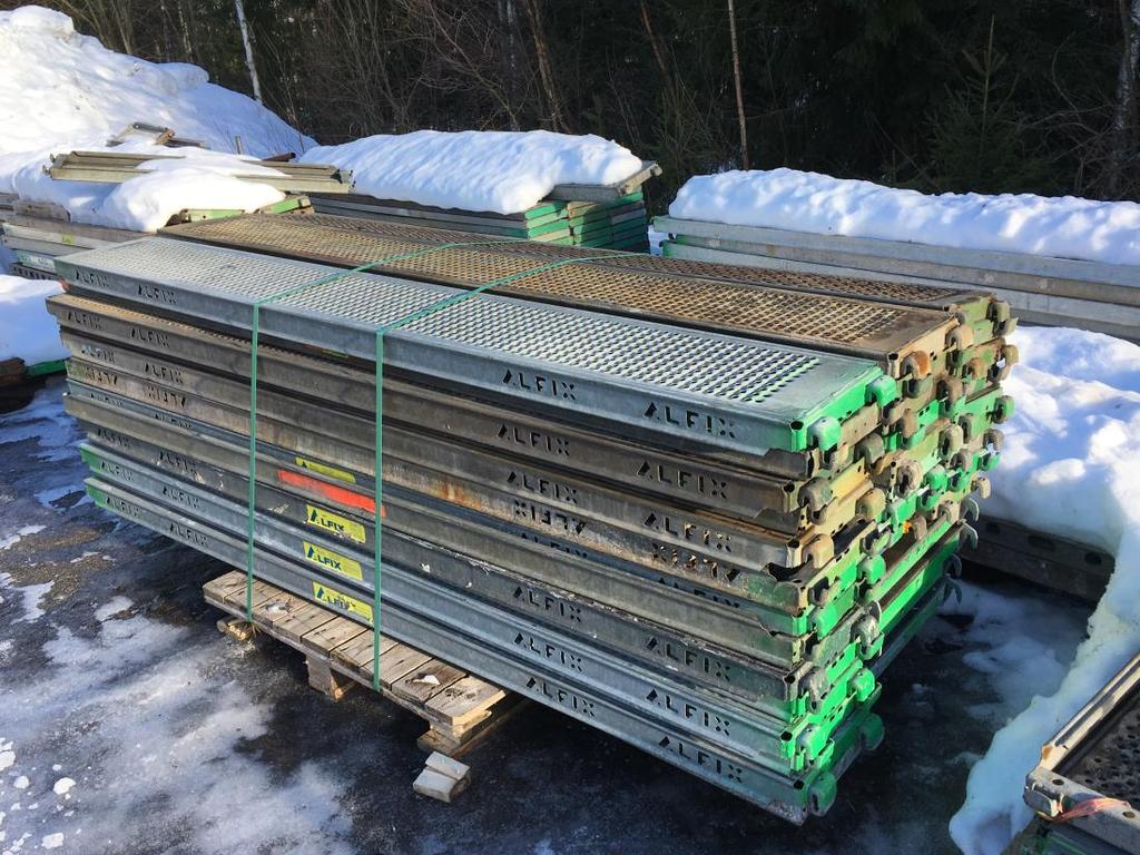 12 4.6 Terästaso 0,32 m ja teräksinen välikate Terästaso on 0,32 m leveä ja pituus