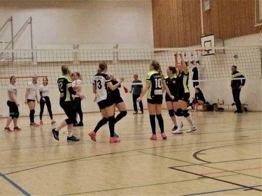 17.3.Wartti päihitti karsinnassa Puijo Wolleyn Lentopalloliiton ylemmän 2-sarjapaikan tavoittelu jatkui Wartin ja Puijo Wolleyn toisella osaottelulla Vihtavuoressa.