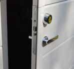 integroidulla koodinäppäimistöllä. Vanhoista nosto-ovista on myös mahdollista siirtää vanhat avainpesät uuteen oveen.