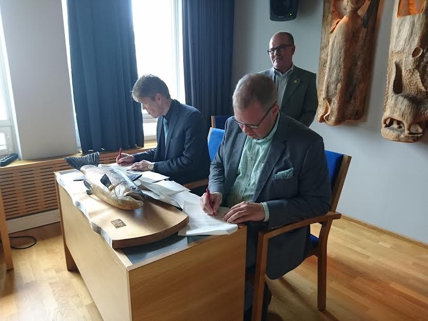 3.4 Yhteistyön rakentaminen Kesäkuussa 2016 Lieksan kaupunki, Kemijoki Oy, Metsähallitus sekä Pielisen ja Ruunaan kalastusalueet allekirjoittivat yhteistyösopimuksen