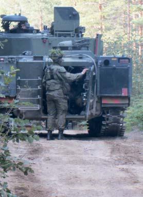 Huoltoalueena heillä on Pahkajärven harjoitusalueen kiinteistöt sekä kasarmit 4 ja 5 jotka kaikki ovat huoltokohteina erilaisia. Kaukon vankka kokemus on suureksi avuksi Jounille.