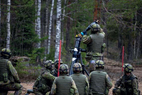 , Nyrkki-komennolla kerääntyy pieni torjuntaosasto ja huudon kuullessaan osastoon kuuluvat nousevat makuupusseistaan ja alkavat hätäisesti pukea päälleen, kunnes kuulevat uudestaan Nyrkki!