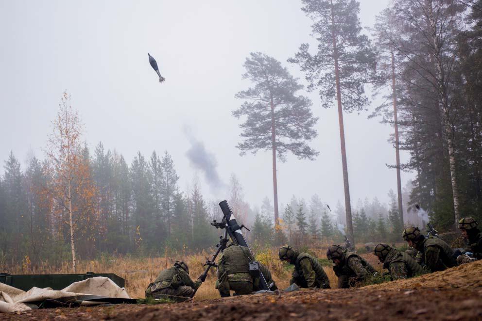 Niinpä viestilinjan yhteishenki ei syntynytkään tietokonejärjestelmien parissa, vaan pitkillä yöllisillä