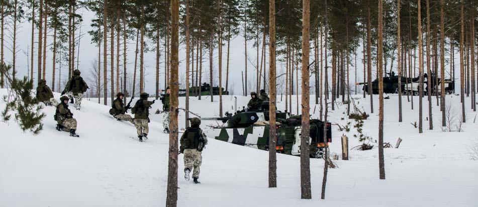 Tilanteen muuttuessa vakavampaan suuntaan myös Puolustusvoimat saivat tukea muilta viranomaisilta.