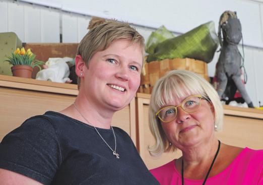 4 Osviitta Kiusaamiseen pitää puuttua jo lapsuudessa Kehu lapsi päivässä Pikku tyttö seisoo yksin päiväkodin pihalla. Hän yrittää mennä toisten luokse, mutta he kääntävät hänelle selkänsä.