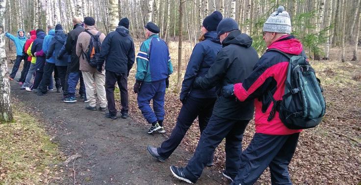 TEEMAKURSSIT Omatoimisille liikehäiriösairauksia sairastaville "Huomasin että olen kaikesta huolimatta onnellinen, sairaudesta huolimatta" Ulkona ja luonnossa liikkuen -kurssi Omatoimiset