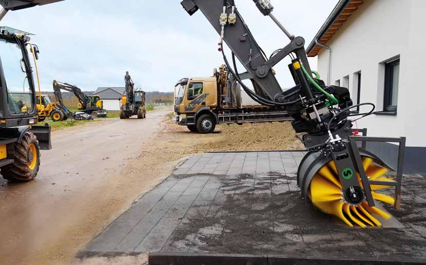 Steelwrist hydrauliset työlaitteet - Harjalaitteet Suuritehoinen kaivinkoneen harjalaite Riippumatta siitä, pitääkö sinun puhdistaa jalkakäytäviä, bussipysäkkejä,