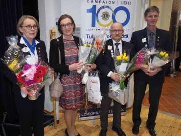 17. Huomionosoitukset ja palkitsemiset/hyllningar och belöningar Piirikuvernööri palkitsi liitteessä 5 mainitut henkilöt ja klubit.