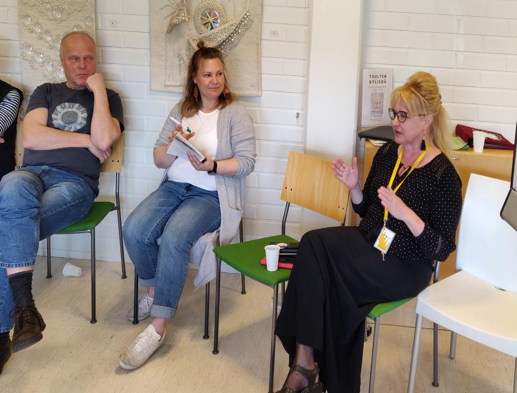Tilatuumaus Tilatuumaus pidettiin Mäntsälän kirjastossa 24.4.2019. Paikalla oli kattava joukko kirjaston henkilökuntaa, kuntalaisia sekä kunnan työntekijöitä.