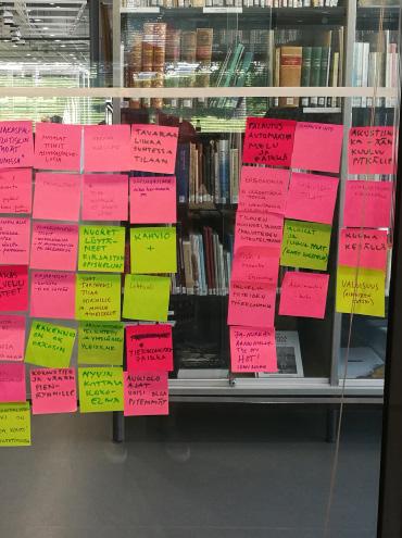 Työpaja Henkilökunta Learning Café: Työpajan toisessa osuudessa pureuduttiin ensimmäisessä vaiheessa esiin nousseisiin aiheisiin syvemmin ja pyrittiin kehittämään ratkaisuja ja toimintamalleja