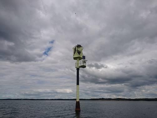 Harustetut linjataulun rakenneosien sijainnin määritys h = 1 T1 h = Tikkaiden ja hoitotason sijainti ilmansuunnan mu- Kuva 4.