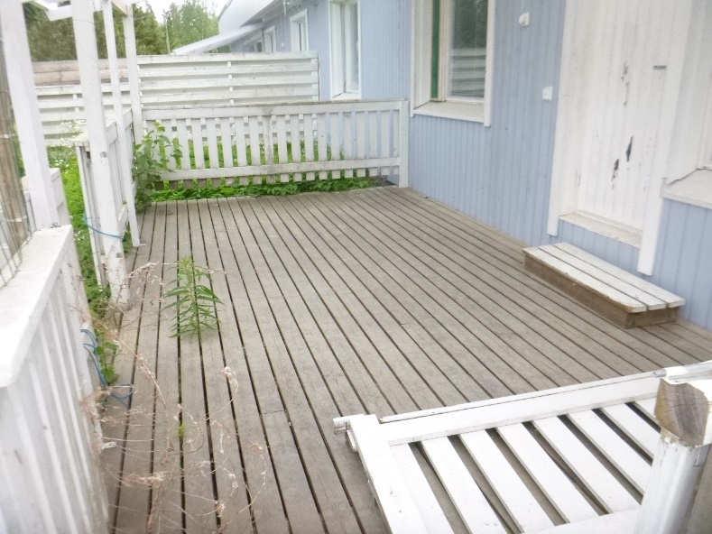 yhteydessä suositellaan. Vierustalle leviävä kasvillisuus on aina syytä poistaa.