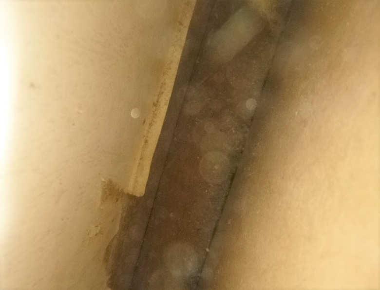 noin 0,5 metriä leveä sepelikaistale alapuolisella kankaalla.