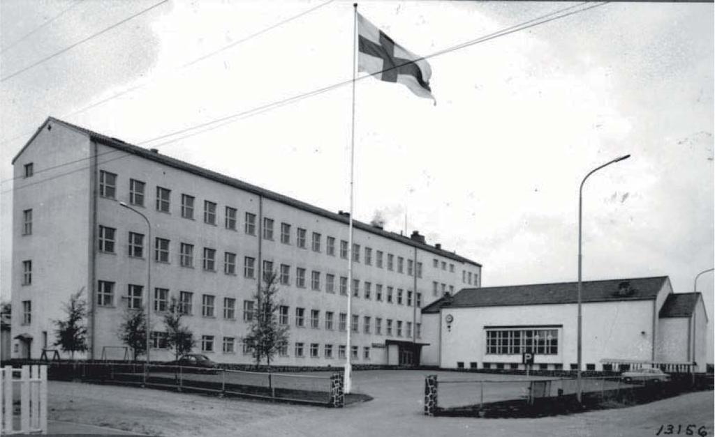 Koulurakennus 1957 Maunonkatu 2 ton lle valmistui Oulun kauppaoppilaitoksen käy öön koulurakennus vuonna 1957. Rakennuksen on suunnitellut arkkiteh Mar Heikura.
