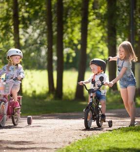 isääntulo omaan kotiin käy puutaloperinteeseen kuuluvan lasikuistin kautta, joka avautuu omalle asuntopihalle ja suojautuu kadulle päin.