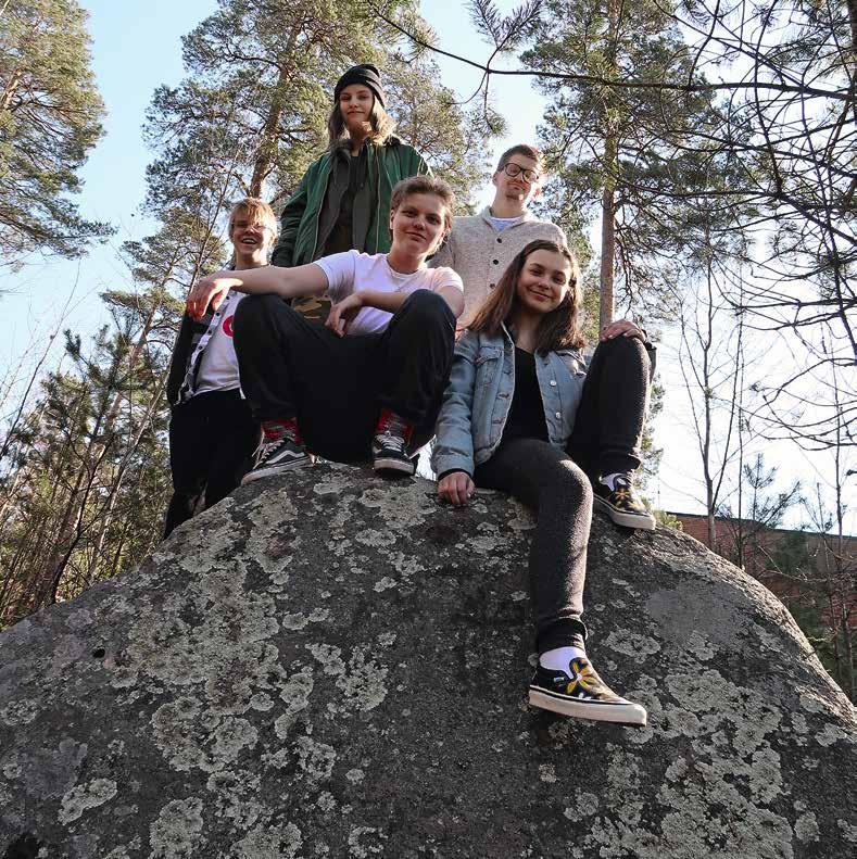 26 CHANGEMAKER TUTUKSI 27 CHANGEMAKERISSÄ NUORET OPPIVAT VAIKUTTAMAAN Vaikuttamistoiminnan koulutukset Changemakerin jäsenille tarjotaan konkreettisia eväitä vaikuttamistyöhön kurssin muodossa.