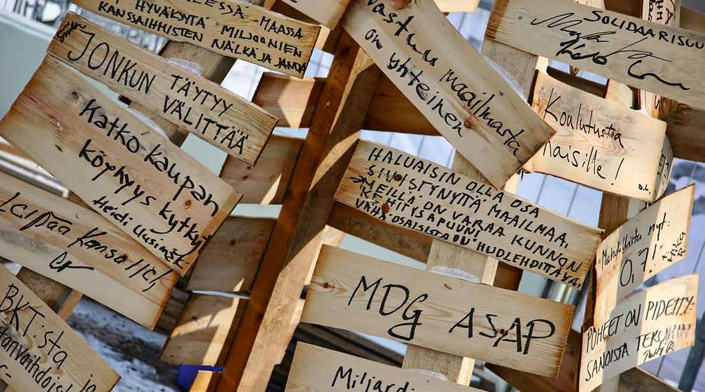 12 VAIKUTTAMISTOIMINNAN KEINOT VAIKUTTAMISTOIMINNAN KEINOT 13 KAHDEN EURON KAMPANJAN TEMPAUS Kampanja herätti suurta huomiota mediassa, sai aikaan kehitysyhteistyötä koskevan välikysymyksen