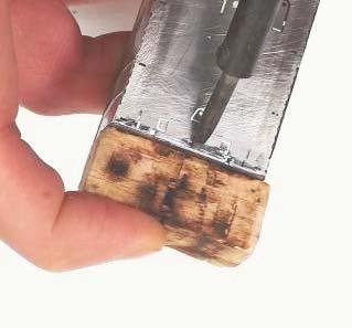 Asemoi pääty kohdalleen ja purista metallisilla hiuspinneillä