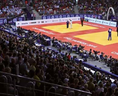 Kamppailu 33 5Kilpajudotatami Muovikangaspäällisellä, alapuolella liukuesteverkko.