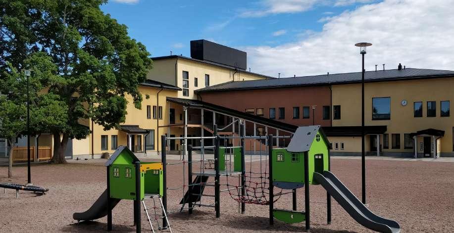 HOITOAIKOJEN ILMOITTAMINEN Hoitoajat ilmoitetaan määräaikaan mennessä hoitoaikalomakkeella tai päiväkodin sähköpostiosoitteeeseen linnoituksen.paivakoti@hamina.