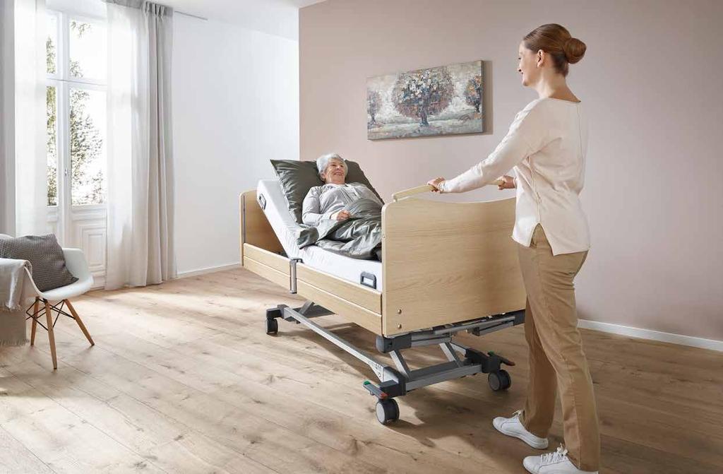 Siten se sopii erinomaisesti hoito- ja kuntoutuslaitoksiin, joissa vuoteiden käyttövalmiutta koskevat logistiset Matala vuode jotka arvostavat huoneessaan mukavuutta sekä kodinomaista ja yksilöllistä