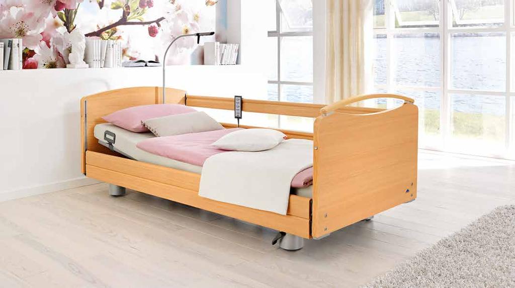 Myös tässä mallissa jo 110 cm:n pituiset pääpuolen päädyn elementit tarjoavat sinällään standardien mukaisen suojan. Jalkopään päätyyn voidaan tarvittaessa kiinnittää kodikkaat paneelit.