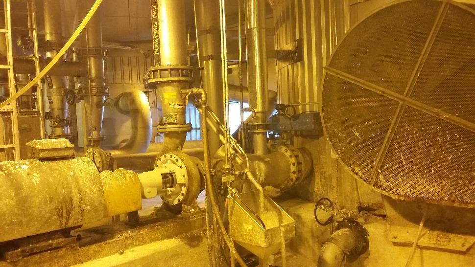 Painesaostajan syötöltä otetusta pisteestä määritettiin massan lähtövaaleus ja kaikkien muiden pisteiden näytteistä jäännösperoksidi, ph ja vaaleus.