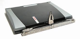 MPC-TESTI ULTRAKEVEÄT KANNETTAVAT VERTAILUSSA Compaq Evo N200 Dell Latitude C400 Fujitsu-Siemens Lifebook B-2562 HP Omnibook 510 IBM X23 Toshiba Portegé 2000 Höyhensarjan matkamikro on Keveä muttei