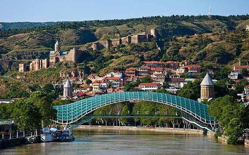 Georgian pääkaupunki Tbilisi (n. 1,1 milj. asukasta) sijaitsee itäisessä Georgiassa. Tbilisi on ollut Georgian pääkaupunki 400-luvulta lähtien.