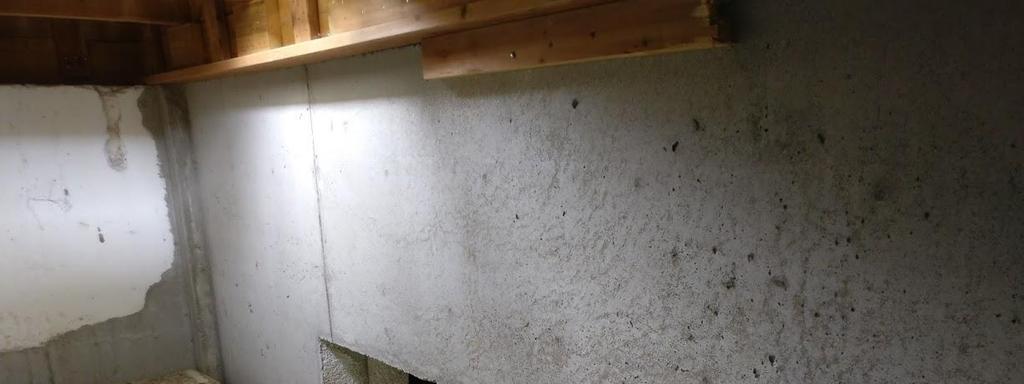 17 vaurioitumatta, eikä muitakaan tärinän aiheuttamia haittailmiöitä synny. [17, 243-248.] Louhintatärinää seurataan tärinämittareilla.