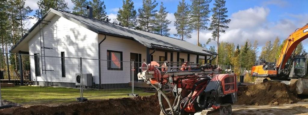 reikään tai räjähdysaineen kaataminen reikään.