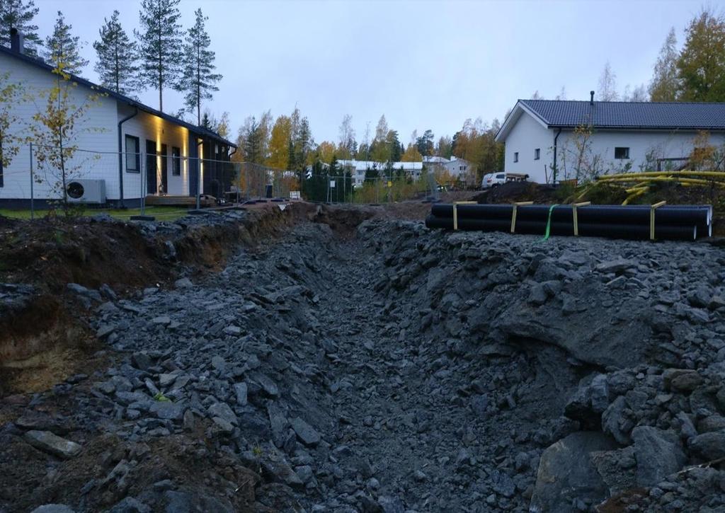35 etu tulee saada auki, jotta seuraava kentän kivimassat saadaan loikkaamaan vapaasti. Lopulta louhe raivataan joko jatkojalostukseen tai sen suunniteltuun käyttötarkoitukseen.