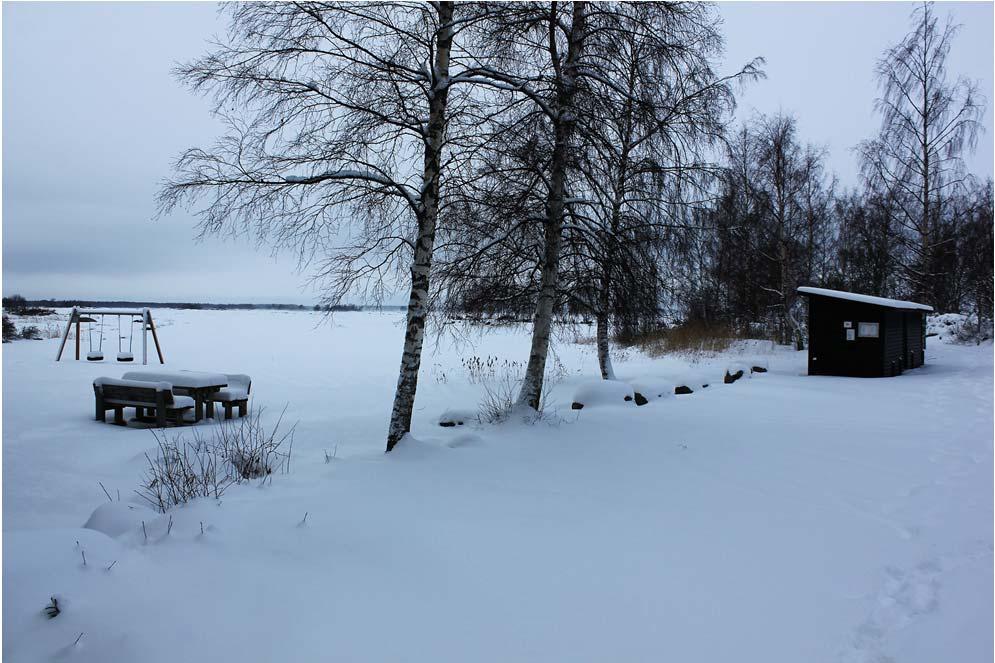39 4.1 Björköbyn uimaranta Björköbyn uimaranta (Kuva 25) sijaitsee Raippaluodon pohjoispuolella Björkön saaressa Börköbyssä Svedjehamnissa. Kuva 25. Björköbyn uimaranta. (Heidi Kangasluoma) Björköbyn uimarannan hiekkarannan pituus on noin 35 metriä.