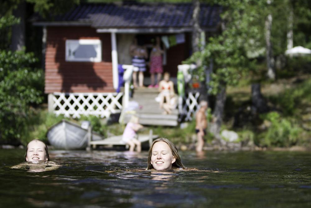 Suomalaiset viihtyvät kesämökeillä Yli kolme miljoonaa