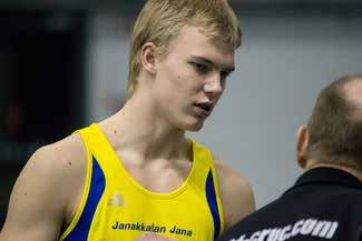 Lempäälässä Esbo IF:n vieraileva tähti Saga Andersson loisti kilpaa lämpimän kevätauringon kanssa Hakkarin kentällä pidetyssä Tampereen seiväskoulun päätöskisassa.