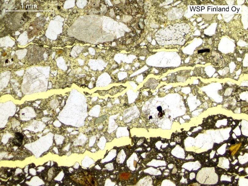 Muita huomioita Karkea kiviaines Pinnoitekerrokset ulkopinnasta alkaen: - Maalipinnoite < 0,5 mm. Koostumukseltaan arviolta orgaaninen, joukossa on hyvin pieniä kuitumaisia kappaleita.