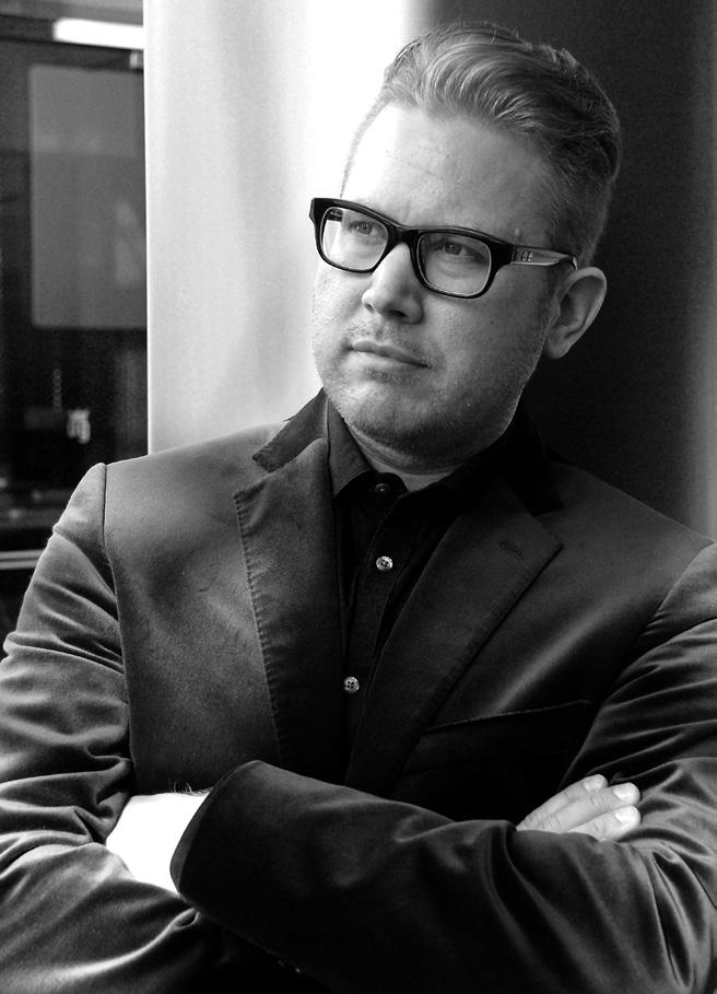 Mika Pohjonen Mika Pohjonen (s. 1973) on Suomen musiikkikartalla todellinen harvinaisuus: hän on onnistunut nousemaan korkeimmalle tasolle sekä viihde- että oopperalaulajana.