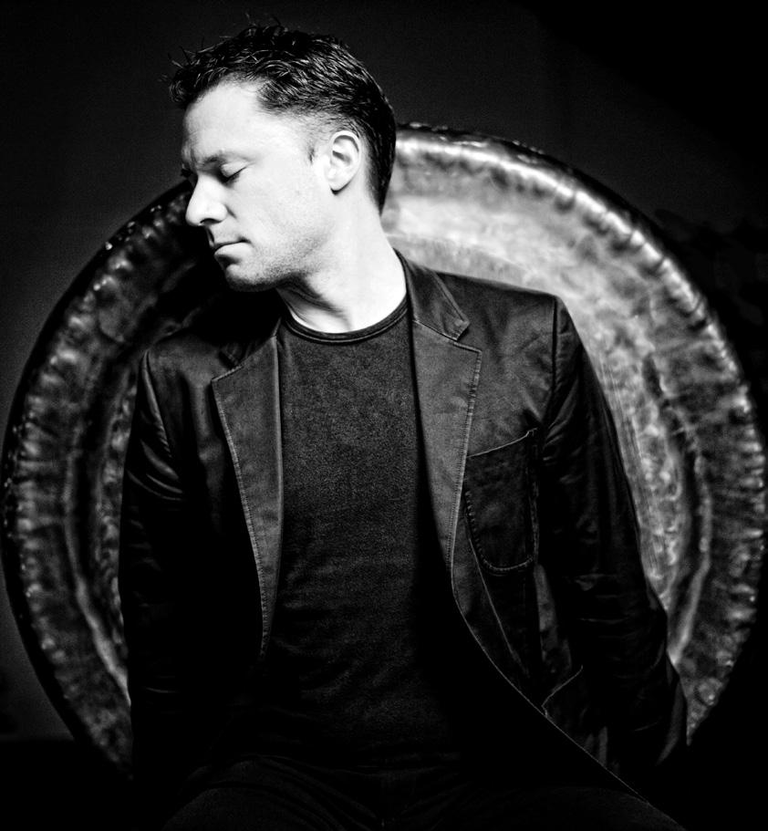 Colin Currie, lyömäsoittimet Skotlantilainen Colin Currie (s. 1976) kuuluu aikamme lyömäsoittajien kirkkaimpaan kärkeen.