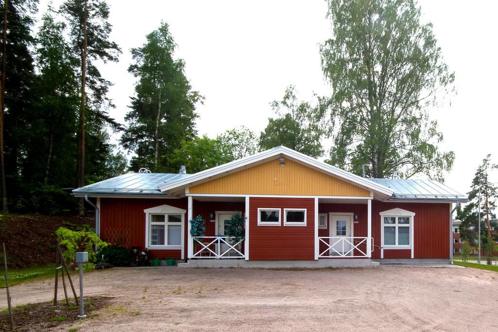 Pesukone- ja astianpesukoneliitännät Ellei asunnossa ole liitäntöjä, työ tulee teettä LVI-asentajalla ja asukas vastaa kustannuksista. Astianpesukoneen asentamiseen on oltava vuokranantajan lupa.