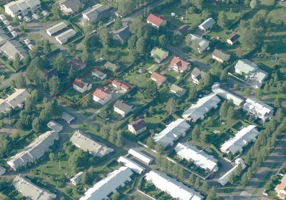 Sivu 4 2. LÄHTÖKOHDAT 2.1 Alueen yleiskuvaus ja maanomistus Oulunsuun pientaloalue on rakentunut entisen Oulujoen kunnan alueelle noin 1940-luvulta alkaen.